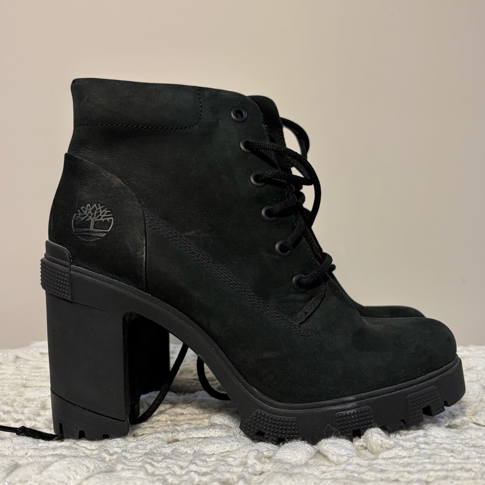 Size 8 timberland 6inch boots